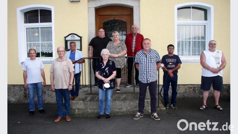 Bei der Jahreshauptversammlung des SPD-Ortsvereins Wiesau wurde die Vereinsspitze neu gewählt. Im Bild (von links): Karl Georg Haubelt, Vorsitzender Georg Wurzer, Wolfgang Nikodem, Georg Lauton, Christa Franz, Gabi Grümmer, Wilhelm Dockter, Alfred Klarner, Jürgen Klarner und Werner Lauton. Bild: wro