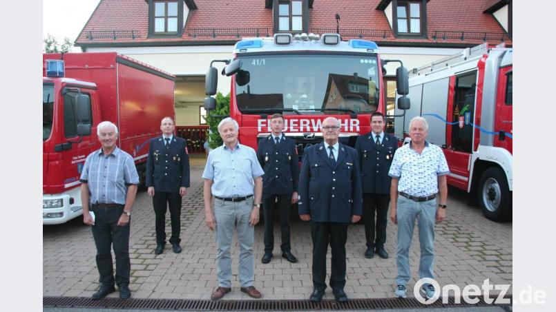 Jubilarehrung bei der Schnaittenbacher Feuerwehr: Richard Dickert, Alfons Paulus, Helmut Reiß und Alfred Naber (vorne von links), die dem Verein seit 50 Jahren die Treue halten, und (hinten von links) die beiden stellvertretenden Vorsitzenden Daniel Künzel und Tobias Lautenschlager, der zugleich für 25 Jahre geehrt wurde, sowie Vorsitzender Konrad Bierner. Bild: wfw