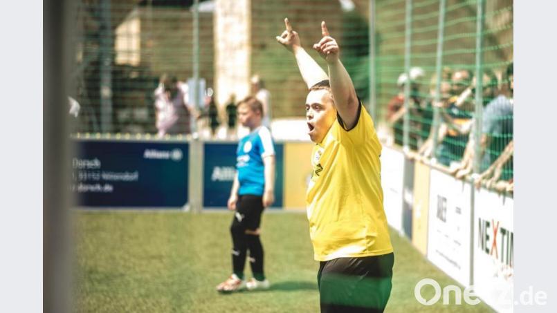 Die Begeisterung bei den Fußballern des Teams Bananenflanke ist bei jedem Spiel sichtbar. Bild: Andreas Adam/exb