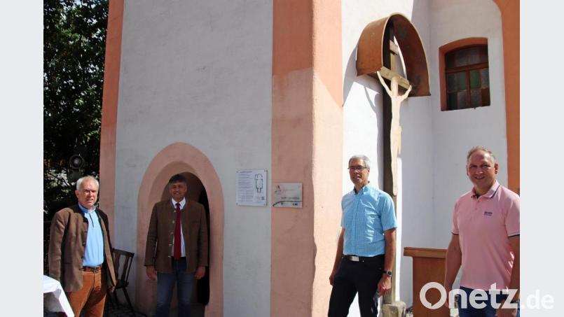 Freuen sich über die neue Verbindung: v.l. Pfarrer Hans-Peter Pauckstadt-Künkler, Bürgermeister Grafenwöhr Edgar Knobloch, Wolgang Baur und Mantels Bürgermeister Richard Kammerer Bild: jma