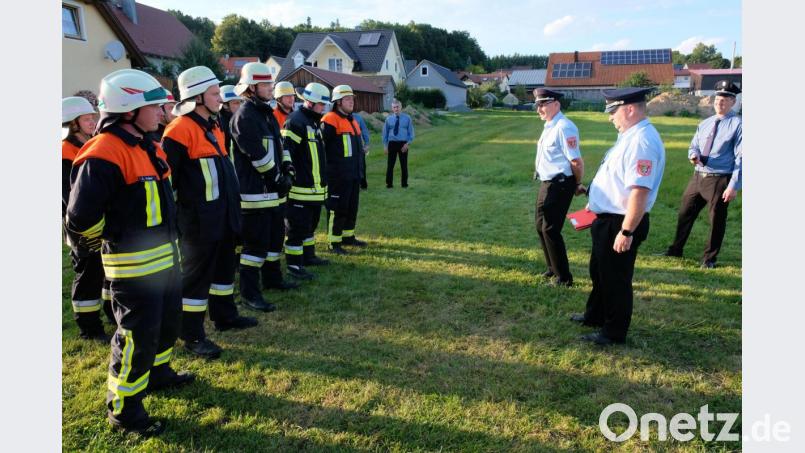Die 131. Gruppe der Leistungsprüfung mit den Schiedsrichtern Bild: do