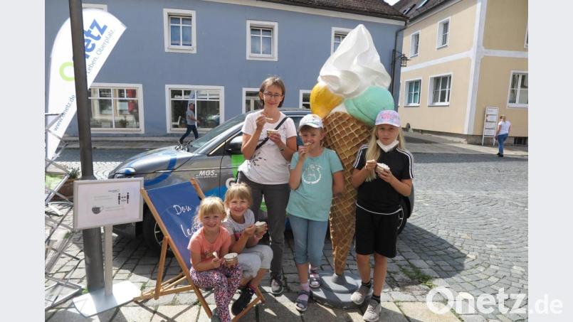 Das Eis schmeckt super – noch dazu wenn man es von den Oberpfalz-Medien umsonst bekommt. Bild: jzk