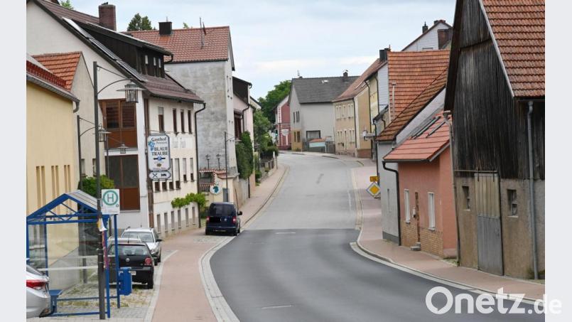Etwaige leerstehende Hofstellen beidseitig entlang der B 14 in Gebenbach sollen im Zuge der Innenentwicklung neu genutzt werden, eventuell sogar für Dienstleister, Handwerksbetriebe oder Wohnraum, grundsätzlich aber im Einvernehmen mit den Immobilieneigentümern. Bild: gf