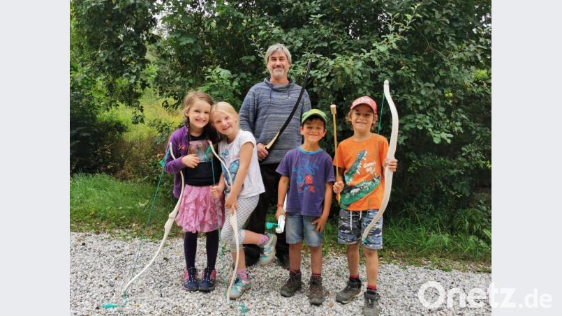 Mit Pfeil und Bogen durch das Kindergartenjahr: Die Vorschulkinder des Waldkindergartens hatten großen Spaß. Bild: e