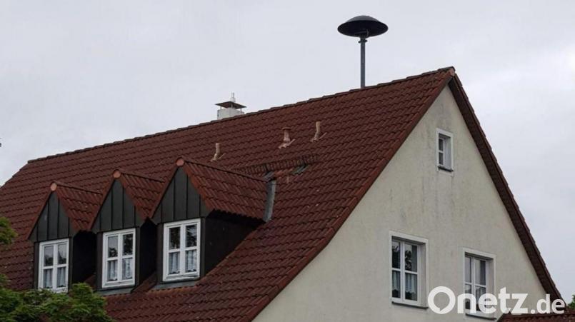 Klein, aber oho: Die Sirene auf dem Dach des Feuerwehrhauses in Neunkirchen bei Weiden heult zur Alarmierung der Feuerwehr richtig laut durch den Ort. Aber kann sie auch Katastrophenalarm? Bild: Josef Wieder