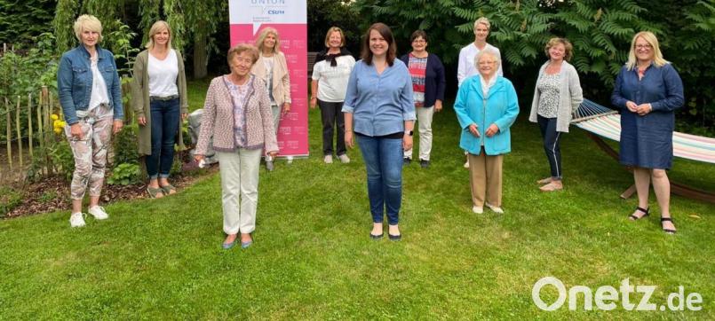 Die Führungsriege der Frauen-Union mit der Vorsitzenden Melanie Herrmann (Mitte) an der Spitze. Mit im Bild ist die Kreisvorsitzende der Frauen-Union Bayreuth-Land, Sabine Habla (rechts). Bild: hai