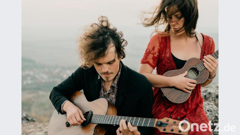 Band Spring Leaves & Fire Bild: Leonie Capello