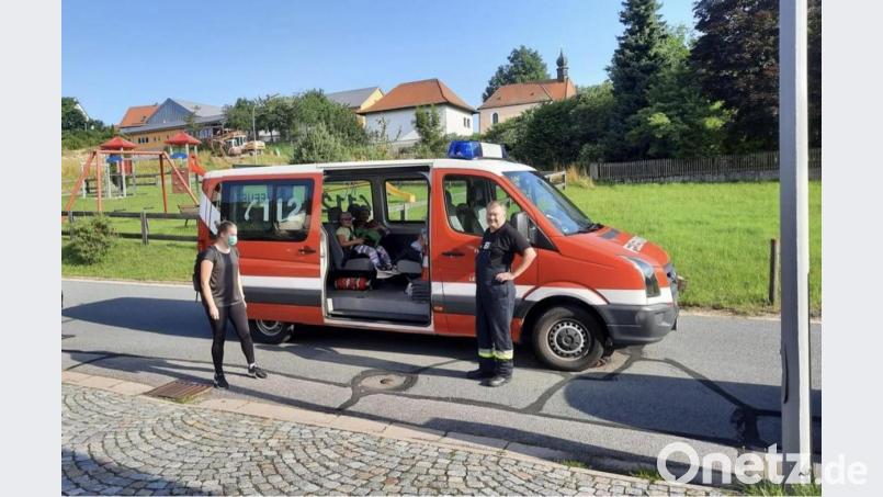Nach der Fahrt mit dem Mannschaftbus der Feuerwehr ging&#039;s zu Fuß weiter ins Lerautal Bild: sl