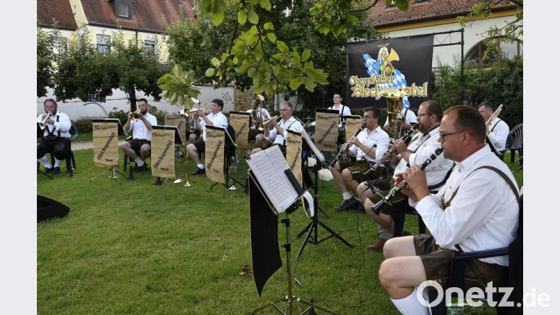 Die Oberpfälzer Blechapostel bei ihrem Auftritt am vergangenen Sonntag im Maltesergarten. Bild: Petra Hartl