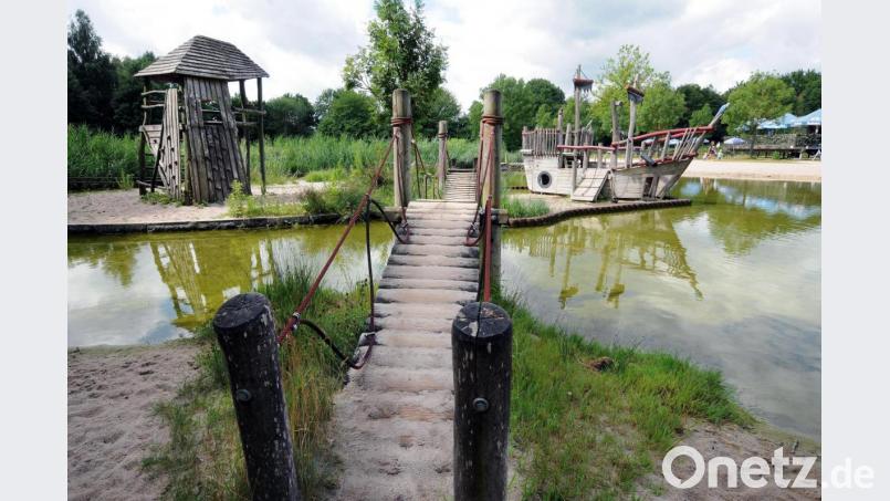 Frische Luft, kühles Wasser, viele Spielgelegenheiten. Der Piratenspielplatz in Amberg wartet auf Besucher Bild: Stephan Huber