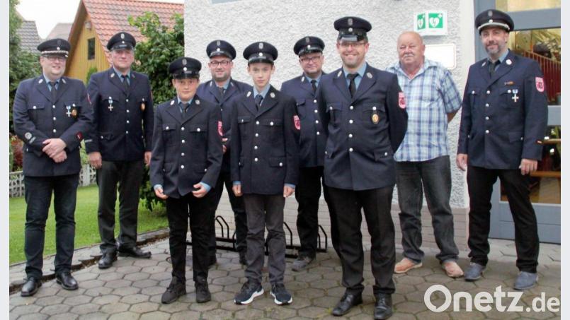 Der wiedergewählte Vorstand der Feuerwehr Reuth bei Erbendorf (hinten, von links): Erster Vorstand Andreas Hruschka, Werner Prucker, Markus Bader, Kassier Markus Giehl, Kassenprüfer Ernst Wirt und Erster Kommandant Uli Stengl sowie die zwei Jugendfeuerwehr- Mitglieder Simon Prucker (vorne, von links), Noah Bader und Schriftführer Markus Neugirg. Bild: Hebert Schell/exb