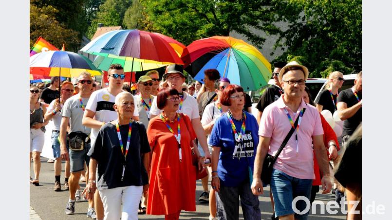 So schön bunt war der erste Christopher Street Day 2019 in Amberg. Jetzt gibt es hier eine Neuauflage - und auch zwei CSD-Premieren in Sulzbach-Rosenberg und Schwandorf. Archivbild: Stephan Huber