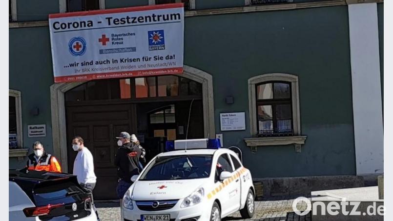 Die Corona-Schnelltests in Eslarn werden eingestellt und das alte HvO-Auto hat nach 12 Jahren ausgedient. Bild: gz