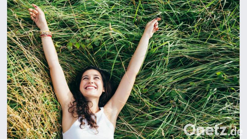 Wer von innen heraus strahlt, braucht keine teuren Beauty-Produkte. Bild: asife – stock.adobe.com