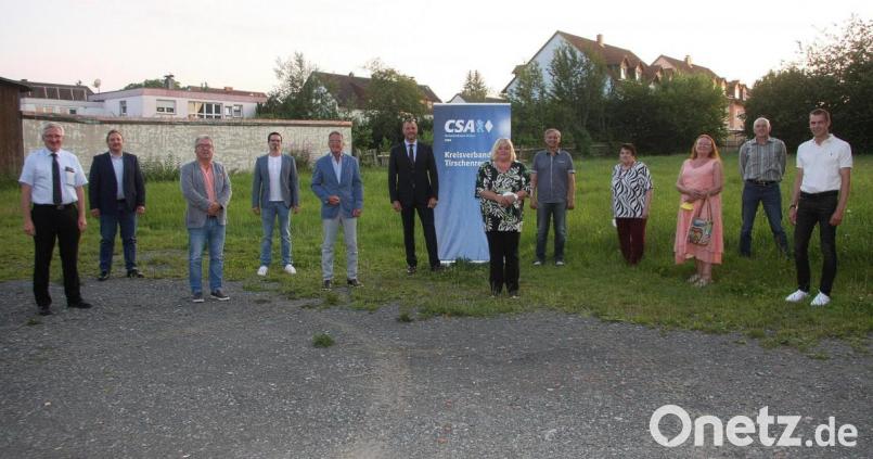 Das neue Führungsteam der CSA Tirschenreuth: (von links) stellvertretender CSU-Kreisvorsitzender Johannes Reger, Mario Rabenbauer, Toni Dutz, Michael Rüth, Reiner Meier, Vorsitzender Huberth Rosner, Christa Schleyer, Kurt Scharf, Irmgard Hegen, Ulrike Geyer-Rosenthal, Martin Hecht und Andreas Malzer. Bild: wro