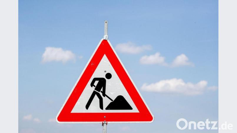Nach einem Unfall auf einer Baustelle in Artelshofen prüft die Polizei, ob ausreichend auf die Gefahr hingewiesen worden ist. Bild: Jan Woitas/dpa