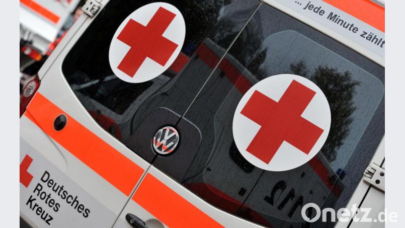 Das BRK übt am Samstag die Verlegung eines Einsatzverbandes in einer Kolonnenfahrt. Bild: Philipp Schulze/dpa