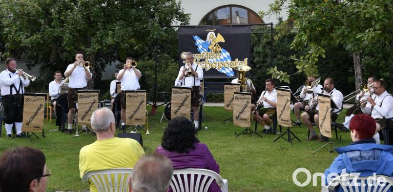Die Sonntagsserenaden haben eine treue Fangemeinde – die Konzerte unter freiem Himmel zum Ausklang des Wochenendes sind immer sehr beliebt. Bild: Petra Hartl