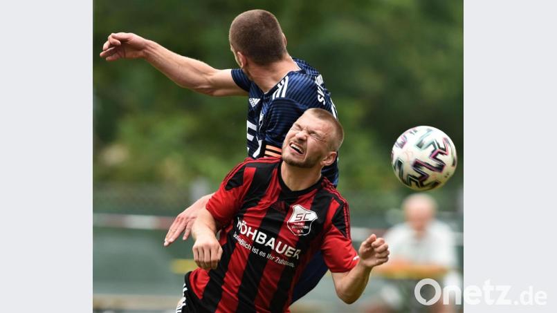 Ein hartes Stück Arbeit kommt auf die Spieler des SC Luhe-Wildenau (vorne Michael Gleissner) zu. Mit der SV Grafenwöhr gastiert einer der Titelfavoriten, der zuletzt drei Siege in Folge einfuhr. Bild: Büttner, Gerhard