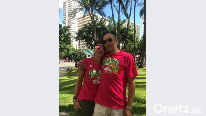 Glücklich über das Geleistete: Stefan Falter und seine Ehefrau Daniela Krämer in Honolulu. Bild: exb