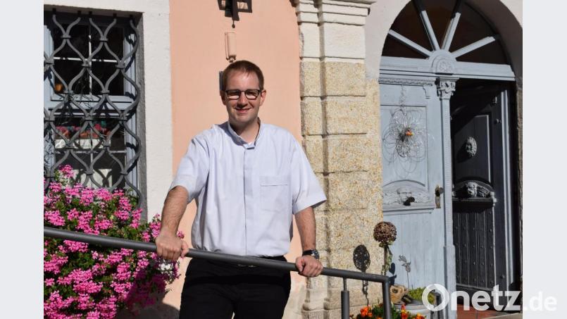 Nach zwei Jahren als Kaplan in Tirschenreuth, tritt Daniel Fenk zum 1. September seine erste Pfarrer-Stelle in der Pfarrei Grafenwöhr an. Bild: szl