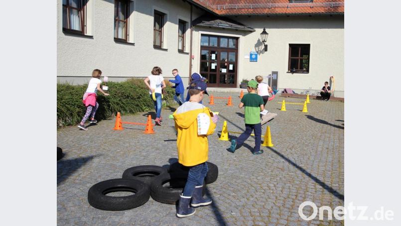 Die Mittelalter-Rallye der Bücherei Flossenbürg: Geschicklichkeit war gefragt Bild: Bücherei Flossenbürg/exb