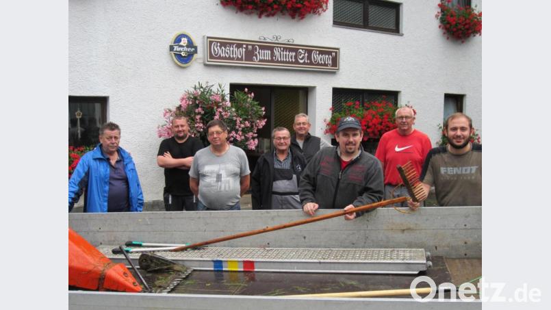 Im vergangenen Jahr war der Reinigungstrupp mit (von links) Peter Beer, Christian Pecher, Alois Sladky, Hans Heldwein, Wallfahrtsleiter Bernd Schwamberger, Andreas Schwamberger, Edwin Hecht und Tobias Schwamberger im Einsatz. Bild: rdh