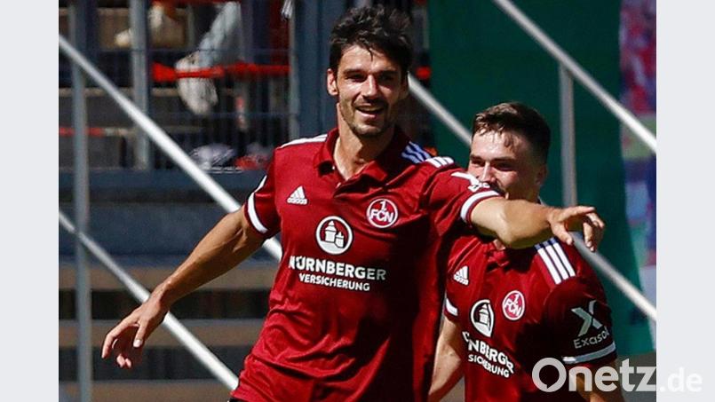 Christopher Schindler jubelt über seinen Treffer zum 1:0 für Nürnberg. Bild: Daniel Löb/dpa