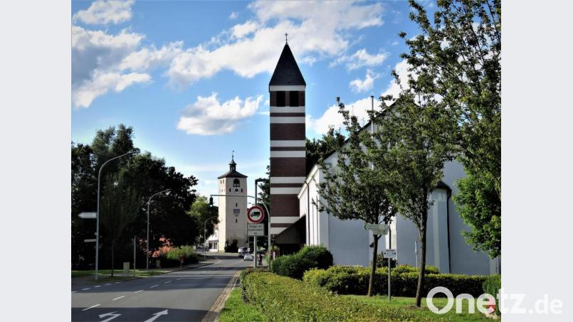 Am 22. August um 12 Uhr werden die drei Glocken im Turm der Erlöserkirche sicherlich besonders hell tönen. Während sie in Tirschenreuth live erklingen, kann ganz Bayern sie gleichzeitig in der BR-Sendung hören. Bild: ubb