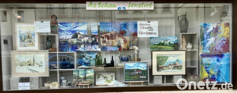 Das Schaufenster mit allerlei Kunst von Dieter Windisch. Bild: ü