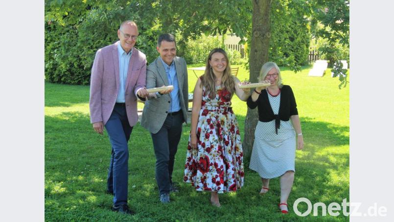 Die "Alten" und die "Neuen" bei der Staffelstab-Übergabe: (von links) Helmut Becker, Leonhard Zintl, Elisabeth Zintl und Marianne Becker. Bild: stg