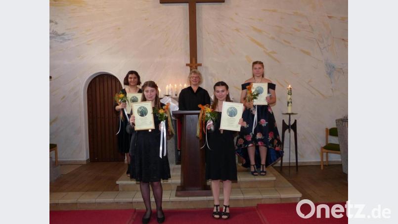 Vier junge Damen sind nun Mitglied der evangelischen Kirchengemeinde Wernberg/Luhe Bild: hme