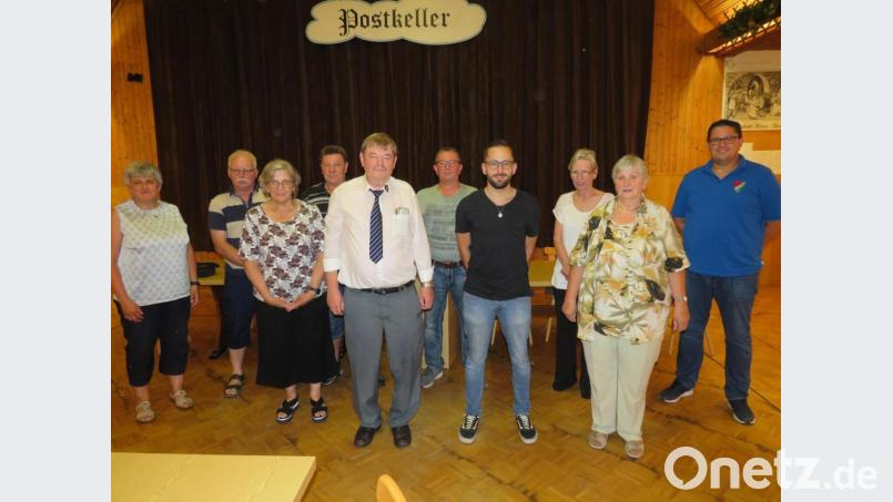 Der neu gewählte Vorstand des SKV Weiden (von links): Monika Liers, Detlef Götz, Gerlinde Schell, Manuel Ziegler, Vorsitzender Hans Kneißl, zweiter Vorsitzender Thomas Hacker (neu), Johannes Sier, Gisela Kirchmann, Karolina Humig und Manuel Kraus. Nicht auf dem Bild Jürgen Rauch und Johann Adam. Bild: adj