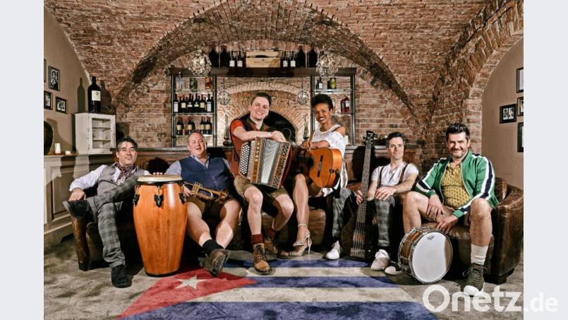 CubaBoarisch 2.0 ist eine der zahlreichen Gruppen und Künstler, die heuer in Schwandorf auftreten sollten. Ihr Konzert wird, wie die der anderen, um ein Jahr verlegt. Bild: Leo Meixner/exb