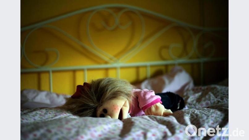 Ein 37-Jähriger wird für eine 12-Jährige zur Vertrauensperson. Doch dann überschreitet er Grenzen. Symbolbild: Uwe Zucchi/dpadpa