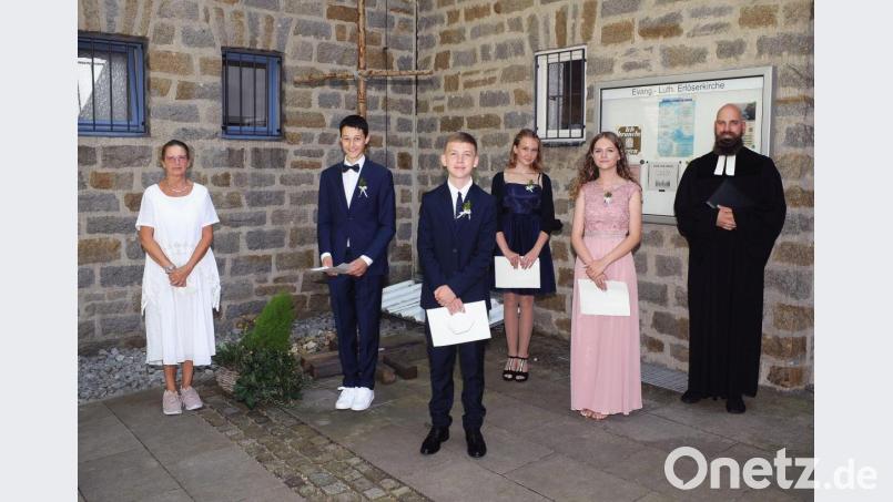 Aller guten Dinge sind drei: Nun hatten alle Jugendlichen, die eigentlich schon 2020 an der Reihe gewesen wären, ihre Konfirmation in der Erlöserkirche in Amberg. Bild: Erlöserkirche/exb