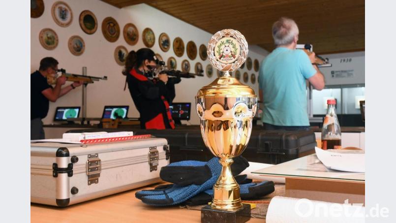 Die Schützen des Oberpfälzer Nordgaus wie hier vom SV &quot;Eichenlaub&quot; Neustadt/WN bereiten sich auf die Saison vor, die im Oktober startet. Gauschützenmeister Wolfgang Weiß hofft auf einen reibungslosen Verlauf. Ein erneuter Lockdown würde die Pläne jedoch durchkreuzen.. Bild: Gabi Schönberger