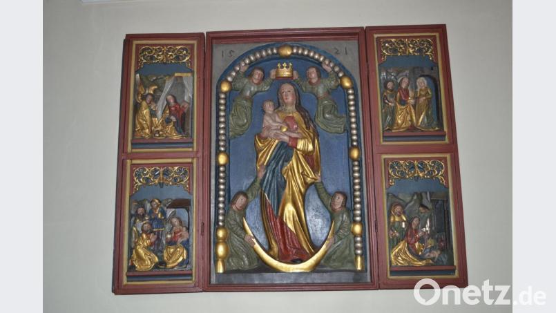 Bei einer Restaurierung des Flügelaltars im Jahr 1968 ist die Bildfolge der seitlichen Schnitzwerke verändert worden. Bild: wsl