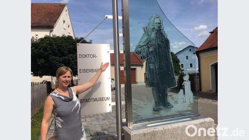Bisher führt Doktor Eisenbarth in einem Videofilm virtuell durchs Oberviechtacher Museum. Bald soll sein Museum wieder Besuchern offen stehen. Das jedenfalls wünscht sich auch die neue Vorsitzende des Museumsvereins, Maria Ahlemeyer. Bild: ihl