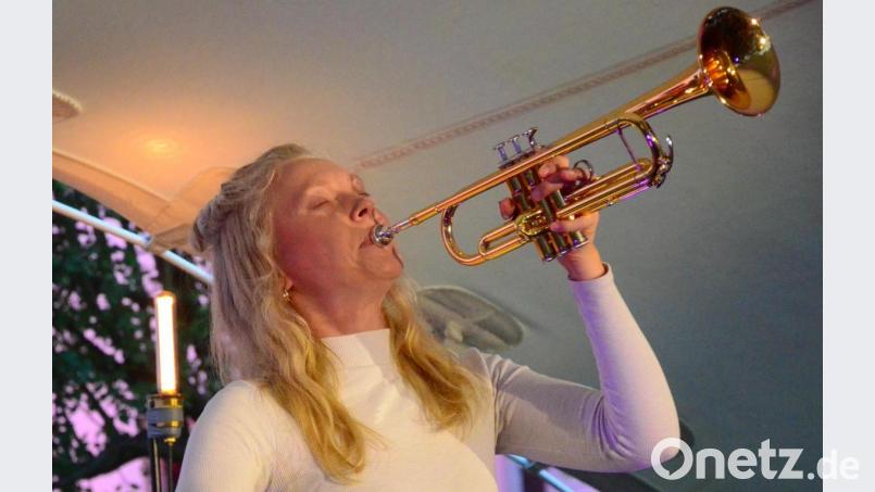 Catharina "Catt" Schorling mit Trompete. Bild: Kunz
