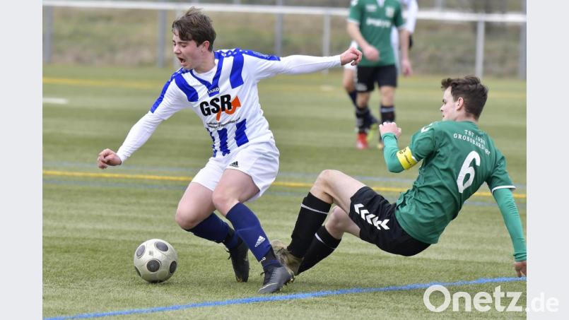 Nach ihrer Saison in der Landesliga spielen die B-Junioren des SV Raigering (links Dominik Gottfried) in der neuen Spielzeit in der Bezirksoberliga. Auf Verbandsebene vertreten sind aus dem Kreis Amberg/Weiden die C-Junioren (Bayernliga) und A-Junioren (Landesliga) der SpVgg SV Weiden sowie die B-Junioren der JFG Obere Vils (Landesliga). Archivbild: Hubert Ziegler
