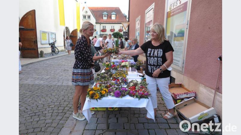 Einem guten Zweck diente die Verkaufsaktion des Katholischen Frauenbundes Kemnath an Mariä Himmelfahrt. Bild: jzk