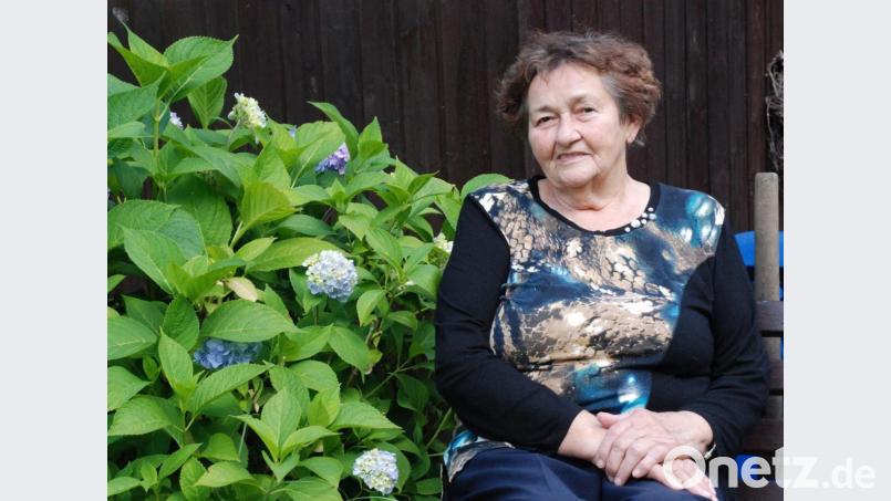 Margarete Goller wohnt in Erbendorf. Sie ist 87 Jahre alt und war, wie sie erzählt, während der Sommermonate „schon immer im Wald unterwegs, um Beeren zu pflücken“. Bild: cvl
