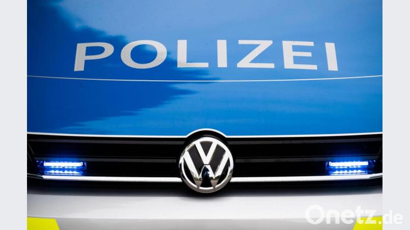 Unbekannte haben vor der Schule in Ursensollen einen Vandalismus-Schjaden von rund 3000 Euro angerichtet. Bild: Lino Mirgeler/dpa