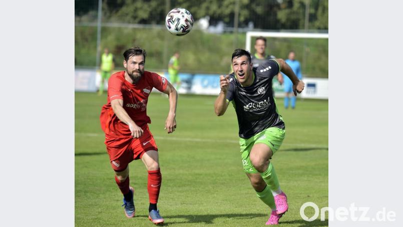 Ein Duell auf Augenhöhe erwartet die DJK Gebenbach (rechts Johannes Böhm) im Heimspiel am Mittwoch gegen den TSV Karlburg. Bild: Hubert Ziegler