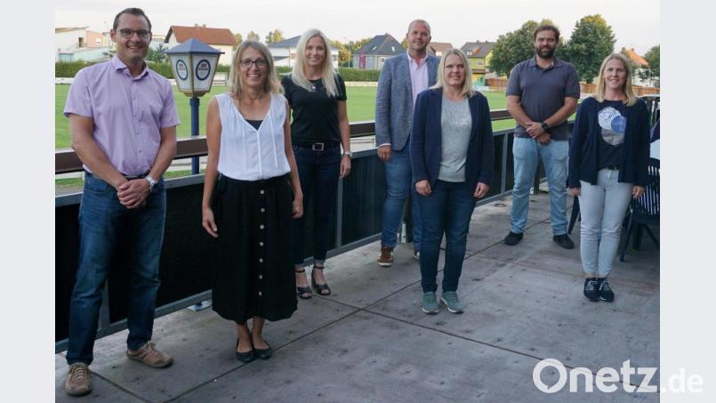 Der neue Vorstand der Leichtathleten im ATSV Tirschenreuth (von links): Christian Wotruba, Kathrin Wotruba, Natalia Jaspers, Christian Schmidt, Kerstin Rustler, ATSV-Gesamtvorsitzender Jürgen Steinhauser und Sabine Vogl. Bild: ATSV Tirschenreuth/exb