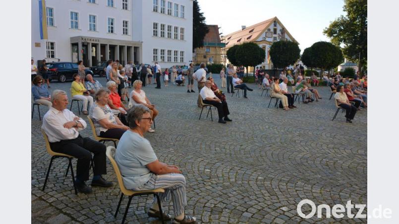 Blick in die Reihen der zahlreichen Zuhörerinnen und Zuhörer. Bild: jr