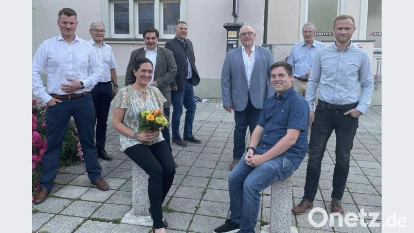 Das neue Vorstandsteam der Freien Wähler Marktredwitz: Von links Vorsitzender Anton Blechschmidt, Beirat Horst Geißel, die stellvertretenden Vorsitzenden Martina Bartmann und Sebastian Macht, die Beiräte Florian Gelius und Martin Gramsch, Kassier Benjamin Schenk, Revisor Johannes Kottjé und stellvertretender Vorsitzender Daniel Reis. Bild: Freie Wähler Marktredwitz/exb