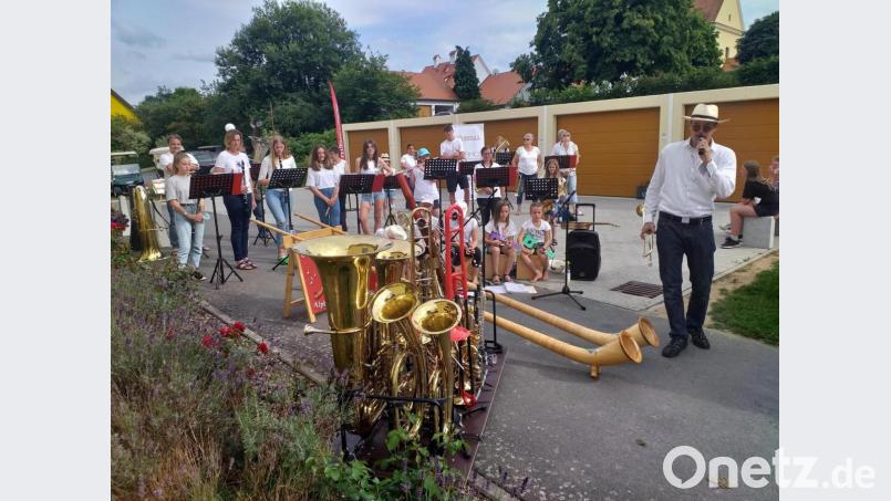 Ein Ensemble der Großkonreuther Blasmusik spielte kürzlich an mehreren Stationen, unter anderem beim Golfclub Stiftland. Bild: Golfclub Stiftland/exb