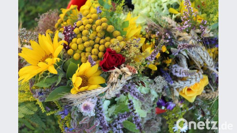 Aus Blumen und heilkräftigen Kräutern, sowie dem Getreide entstehen diese bunten wundervollen Sträuße, die gesegnet werden und an Maria Himmelfahrt mit nach Hause in die Wohnung genommen werden. Bild: rpp